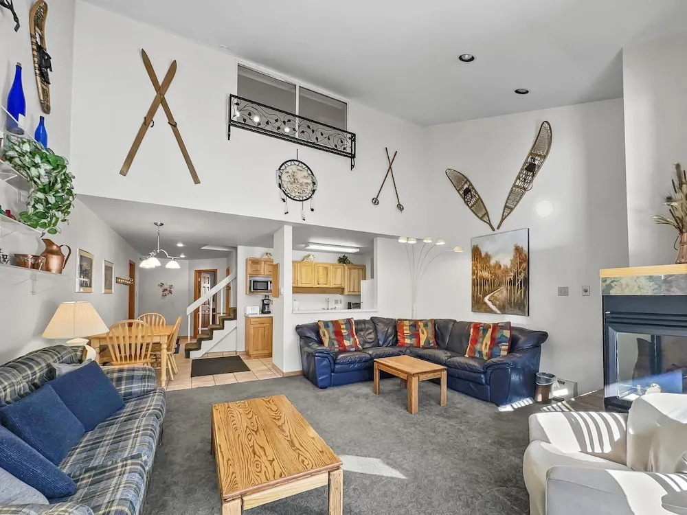 Cj404 Copper Junction 3 Bedroom Condo by RedAwning