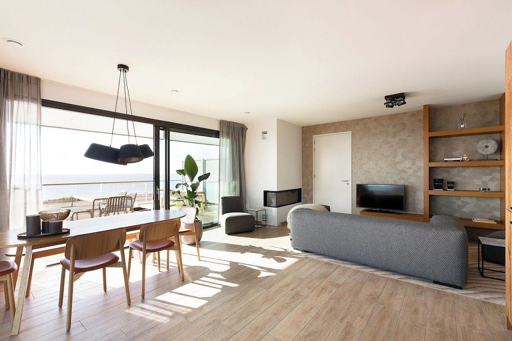 Luxury Seaview Apartment for 4