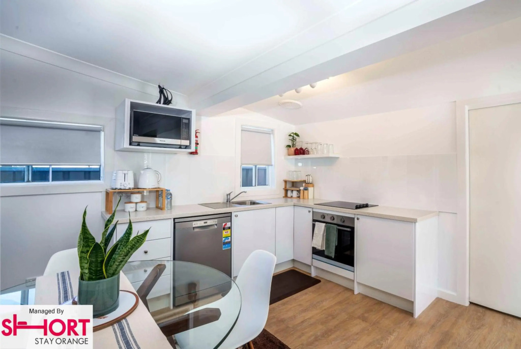 Bright, Cosy Cottage near CBD- Free wifi, Netflix and Disney Plus