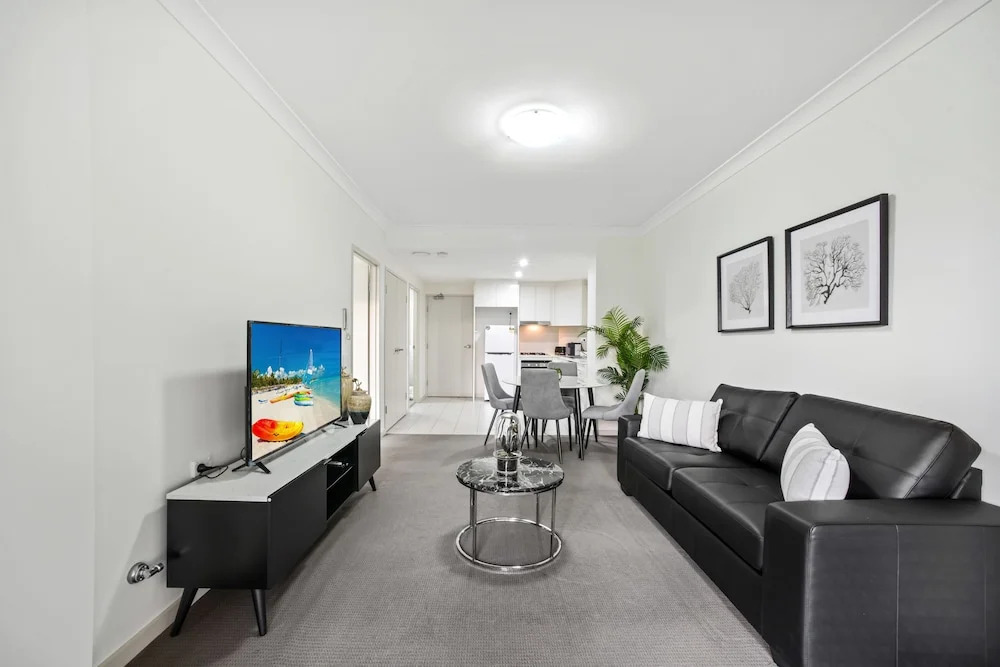 Modern Luxury Apartment Walking Distance to Train Station
