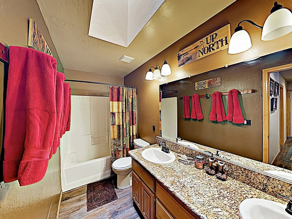 New Listing! Updated - Walk To Resort & Lake 3 Bedroom Home