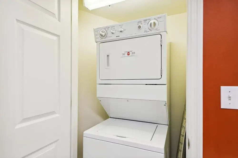 Seacrest 405 is 2 BR Gulfview on Okaloosa Island by RedAwning