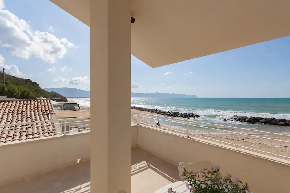 Amira Beach Villa by Le Dhome Sicily