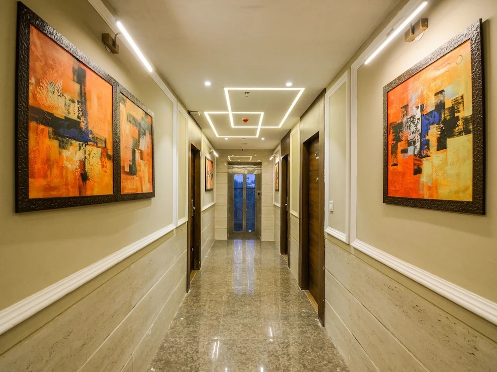 Edition O 30009 Skyhilton Alam Bagh