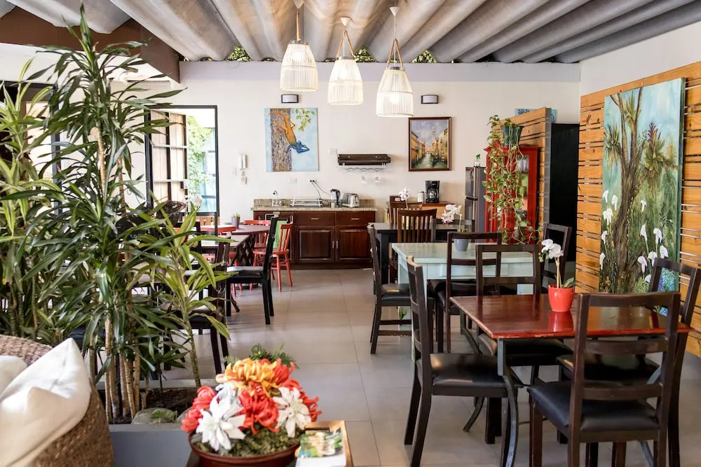 Casa María Aeropuerto B&B