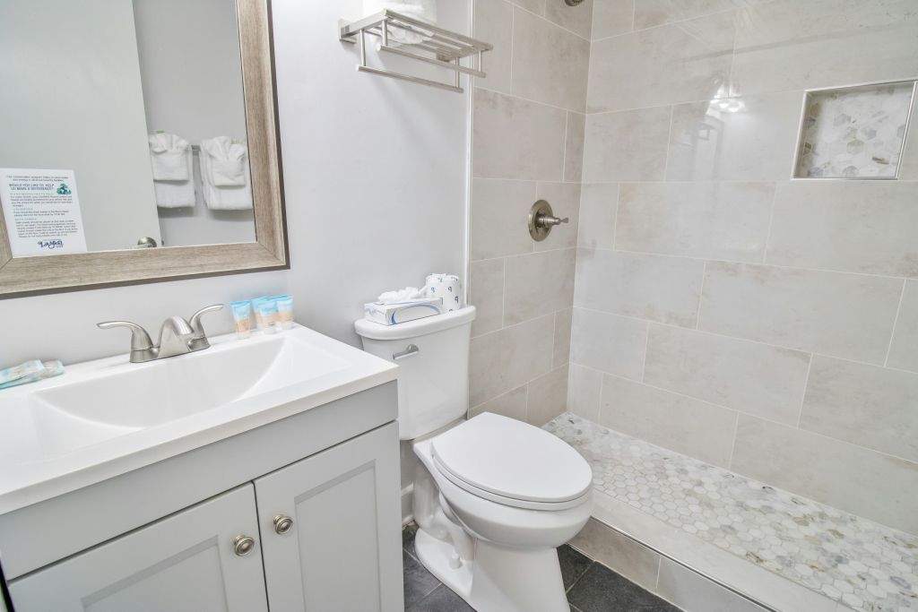 The Oceanfront Litchfield Inn 251