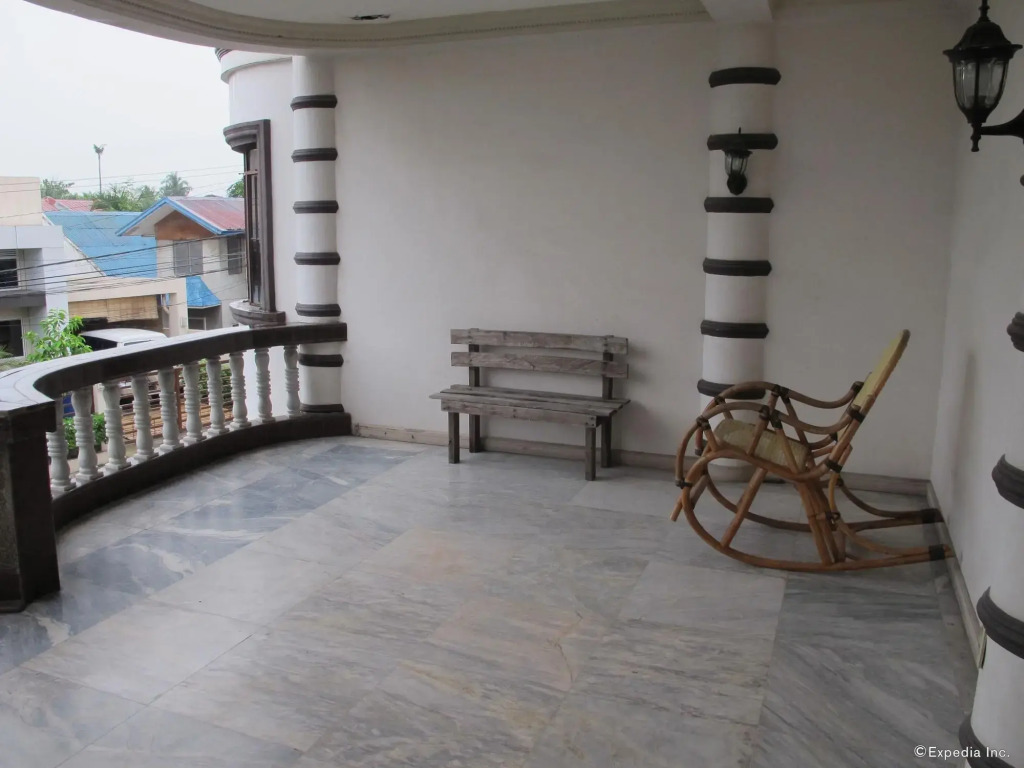 Pere Aristo Guesthouse