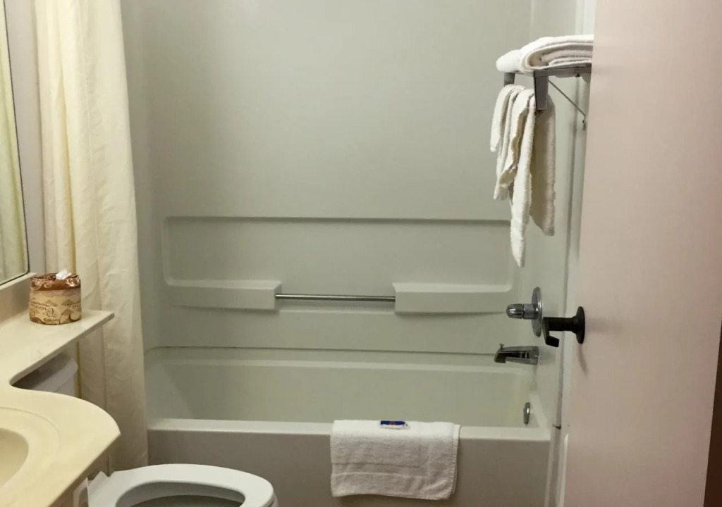 Motel 6-Olathe, KS