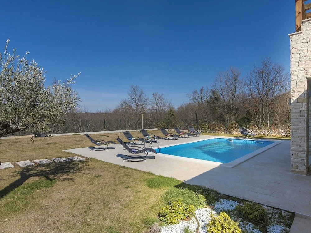 Villa Ragusa for 6+2 People With Pool in a Small Village Sosici Near Rovinj