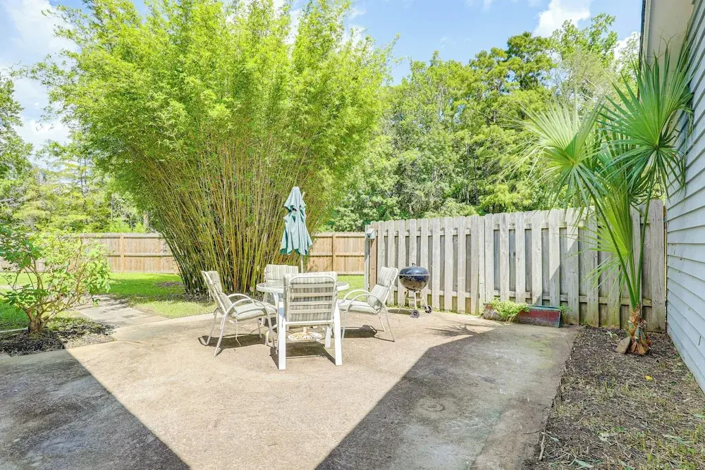 3 Mi to Beach: Pawleys Island Cottage