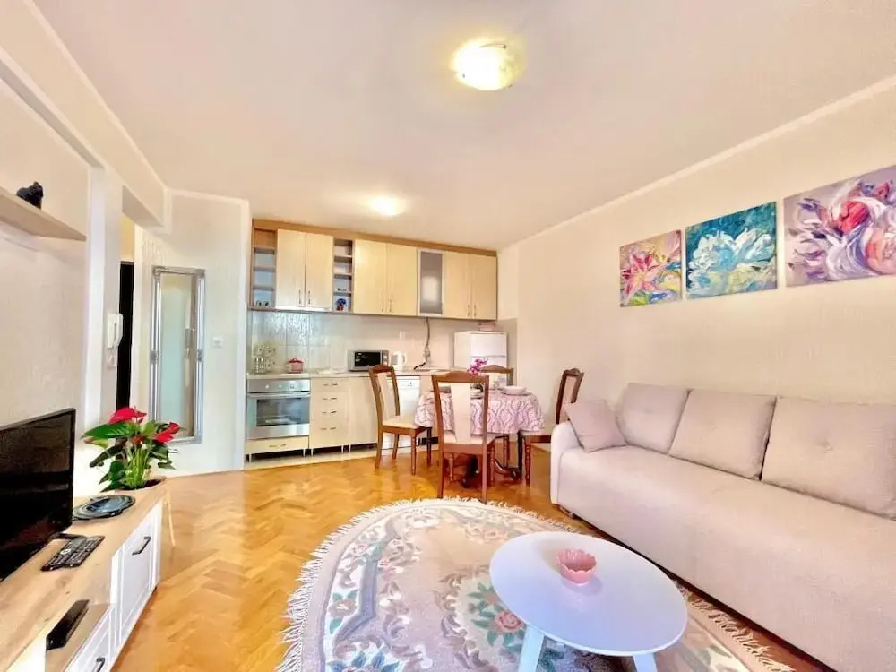 COMFORT APARTMENT NEAR THE BEACH