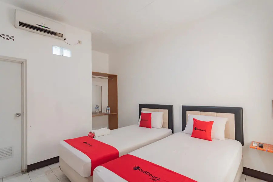 RedDoorz Syariah near BTC Fashion Mall