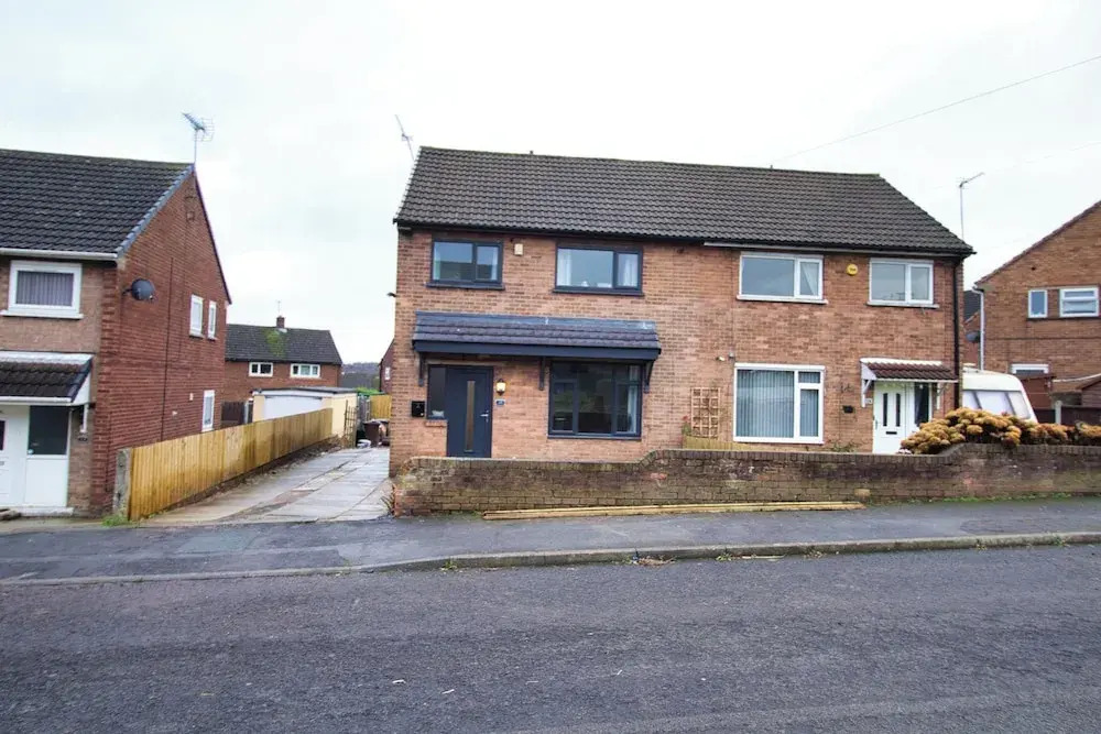 Spacious 3 Bed House - Newly Refurbished