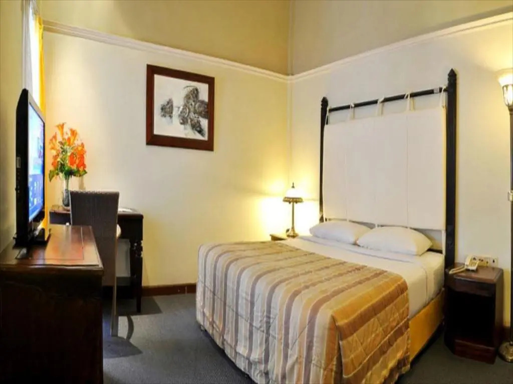 Tryas Hotel