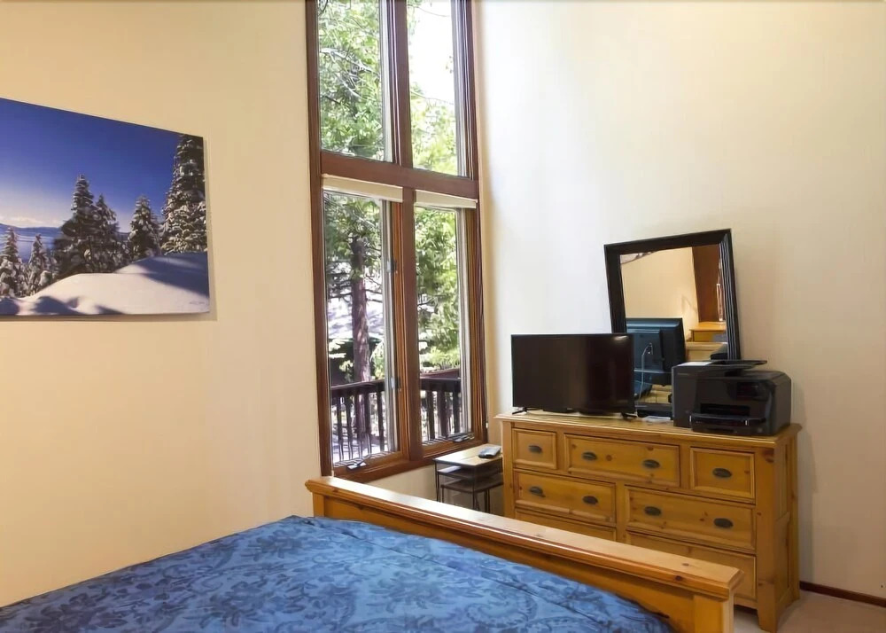 Eagles Perch Lake View Rental Cabin