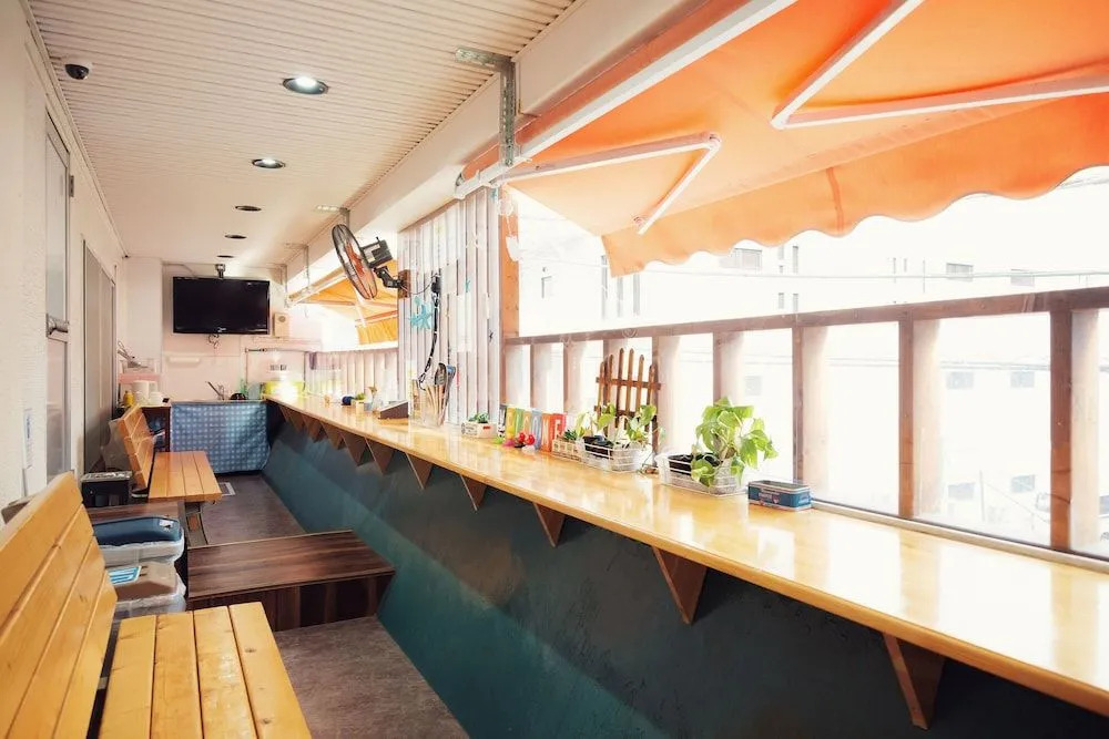 G'inns guest house - Hostel