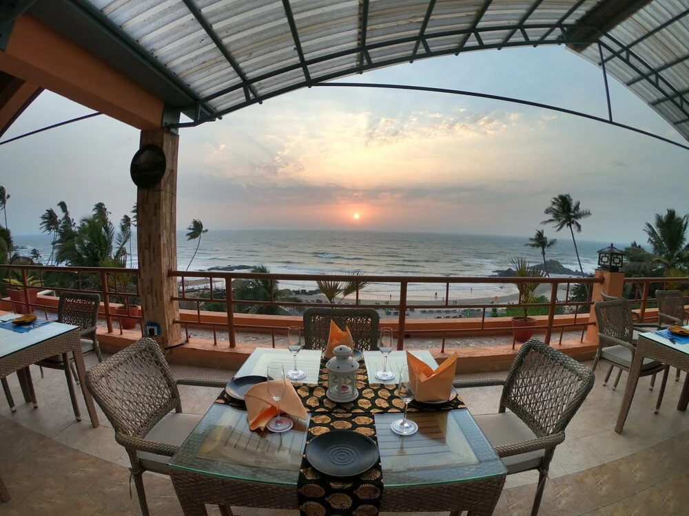 Alcove Beach Resort