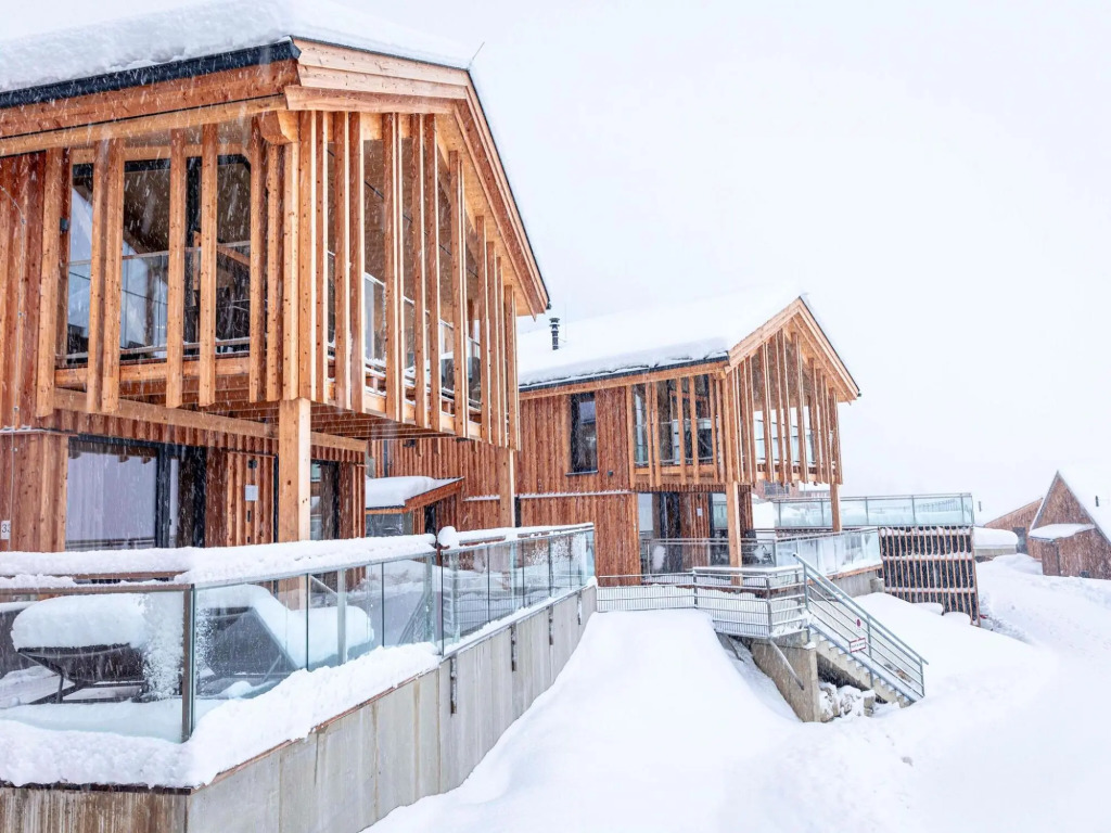 Majestic Chalet With Pool and Sauna