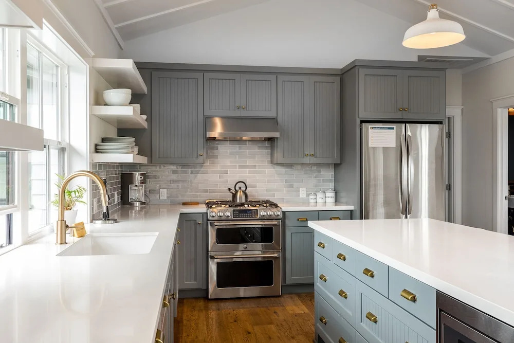 3440 Saint Deyns St House by RedAwning