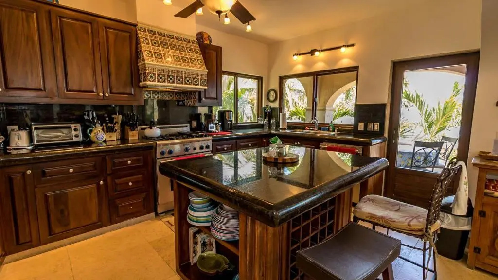Vista Hermosa Overlooks Sea From Every Room