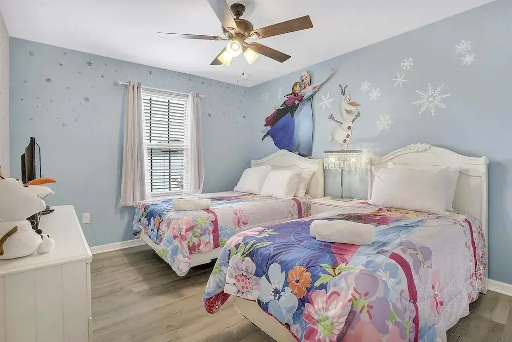 2440-5-td-perfect Villa at Windsor