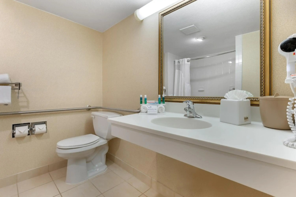 Holiday Inn Express Chicago-Downers Grove by IHG