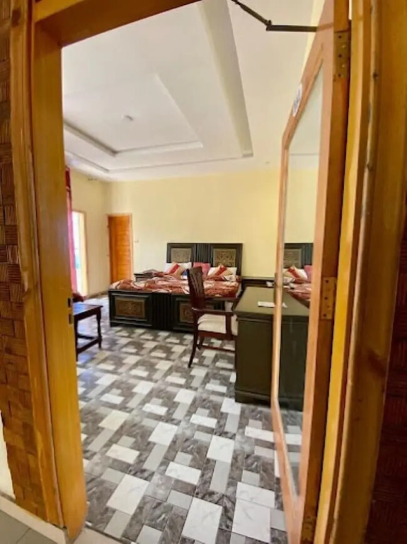 Sunshine Hotel & Restaurant