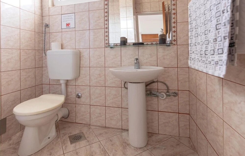 Beautiful Home in Komarna With Wifi and 3 Bedrooms