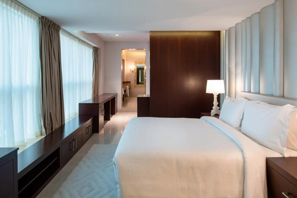 Отель Four Points by Sheraton Sharjah