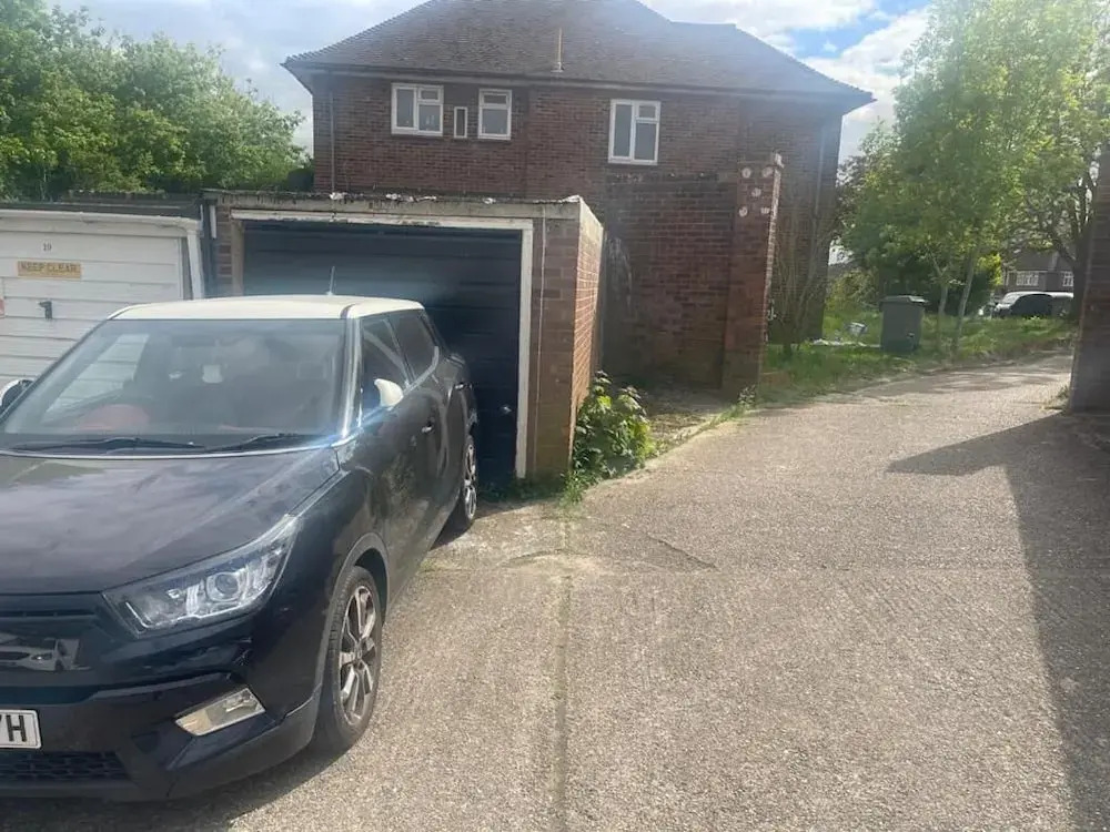 Cosy 2-bed Maisonette with Private Garage in Wembley