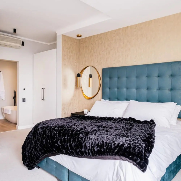 Waterfront Elegance at Harbour Bridge 413