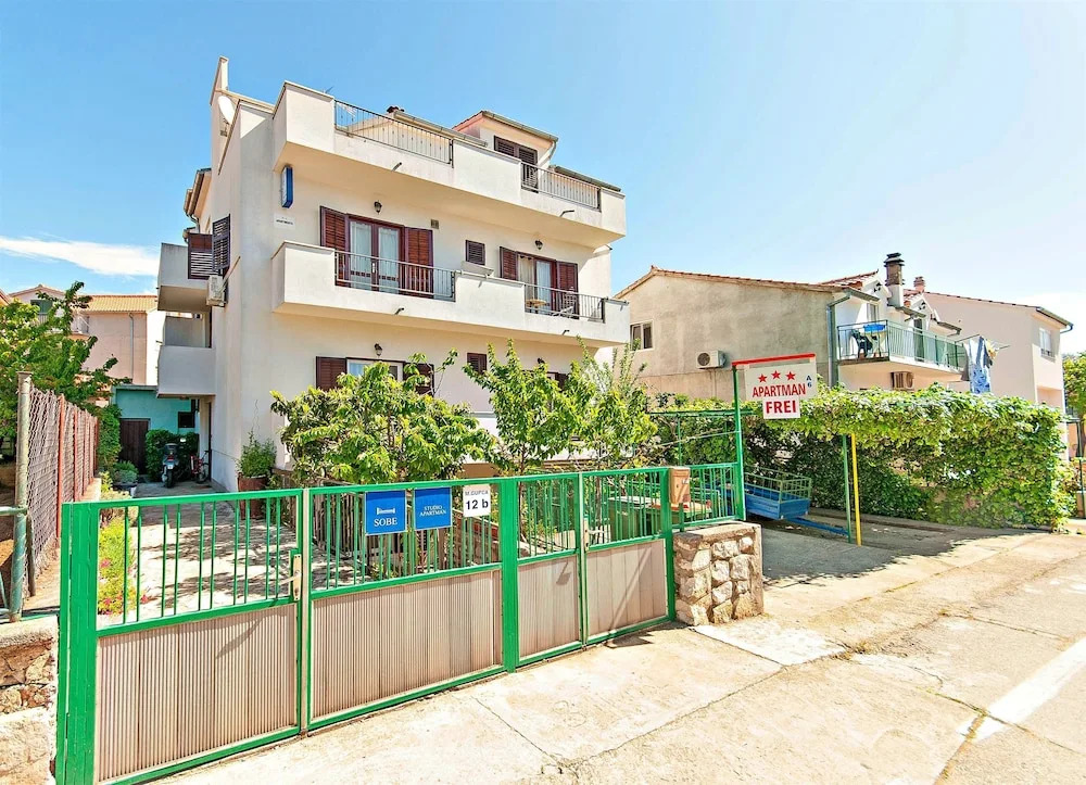 Apartment and Rooms Sanja Vodice