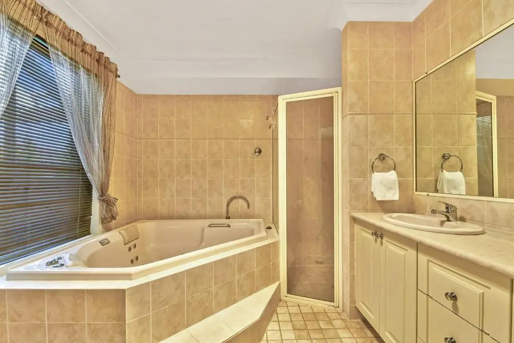 Goldfinch Way Stunning & Spacious Home Sleeps 11