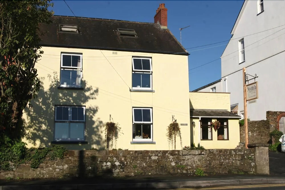 Nythfa Guest House