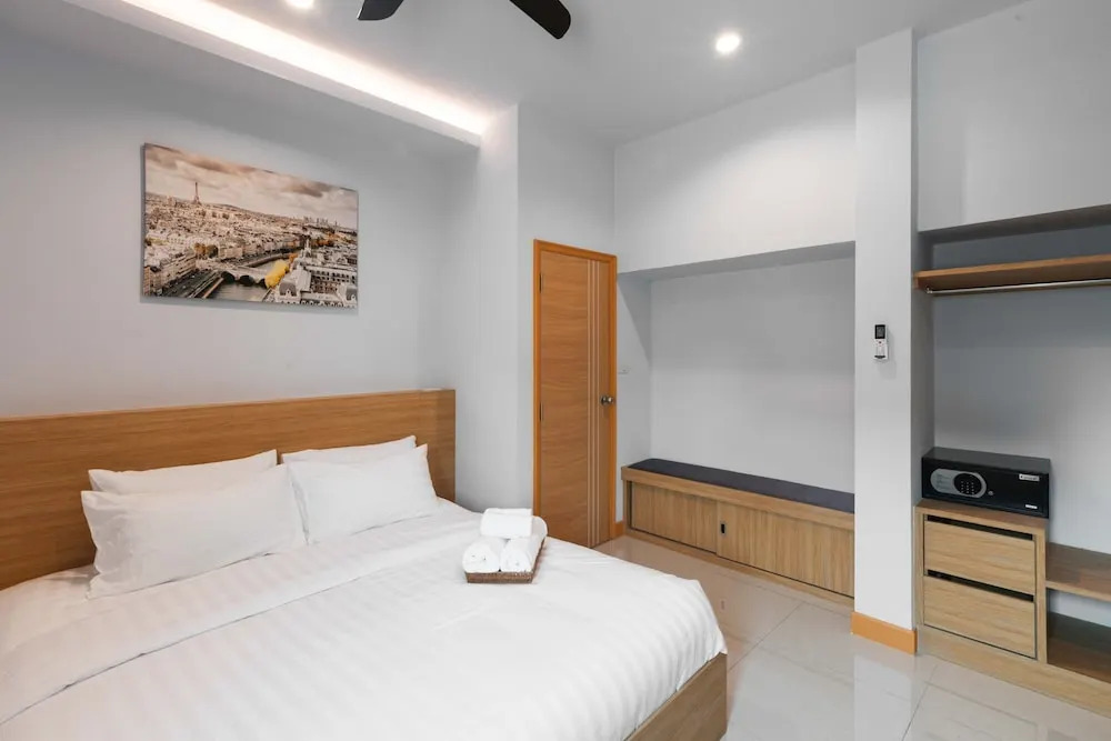 Luxury Pool Villa 6BR