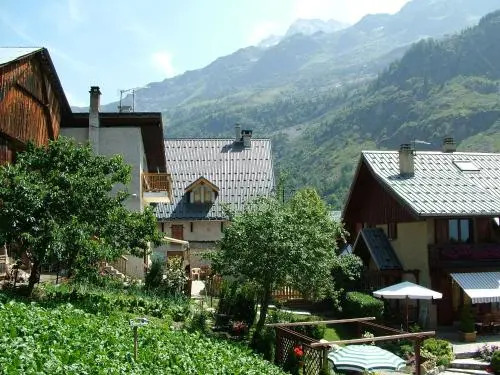 Ski Peak - Chalet Lucette - bijoux style 200m from the piste