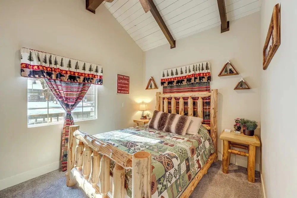 < 1 Mi to Bear Mtn! Family Ski Cabin w/ Game Room