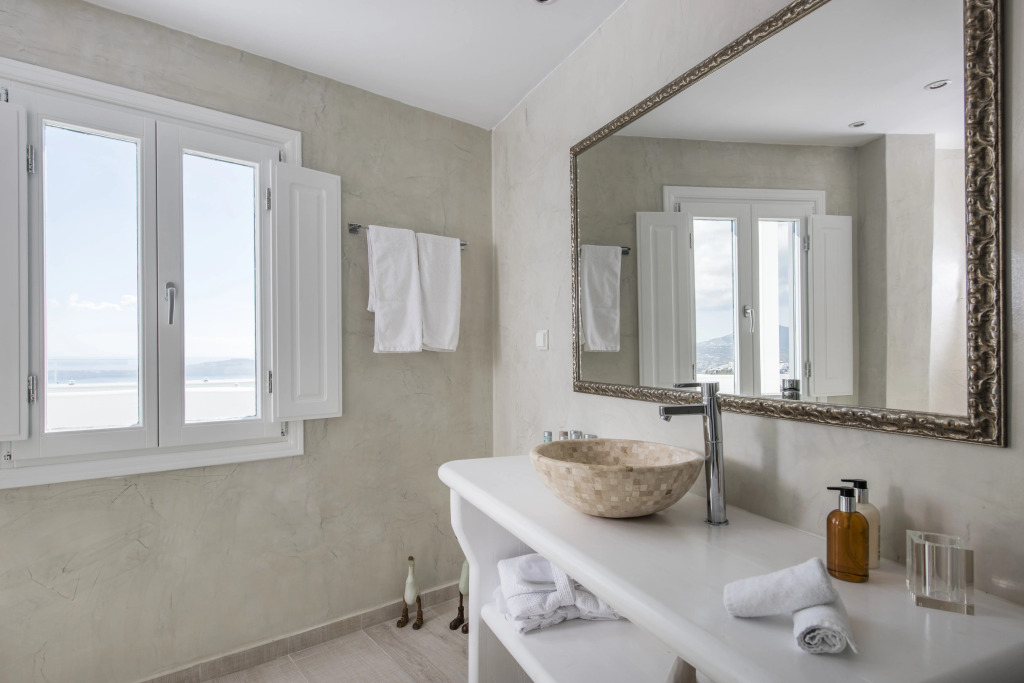 Aqua Luxury Suites