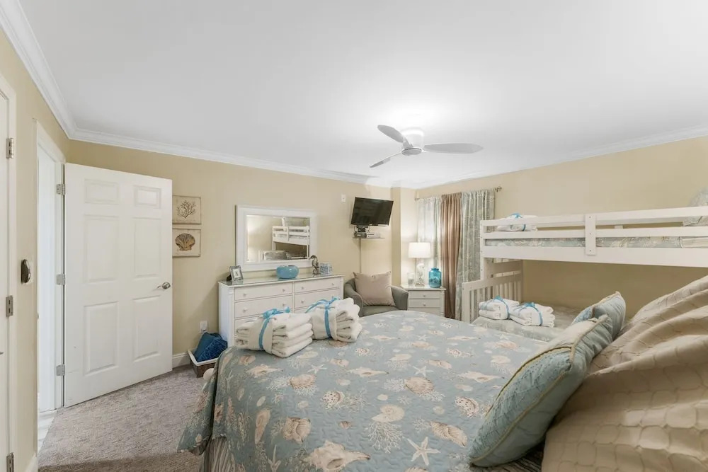 Stunning 2/2 Designer Condo w Coastal Appeal Right on the Gulf!