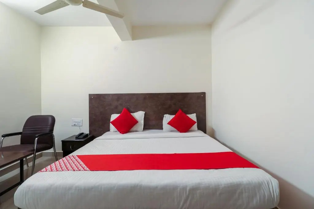 OYO 65927 Balaji Grand Inn