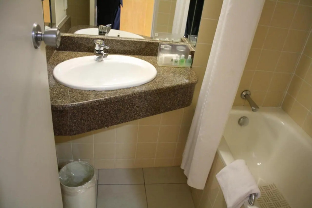 Cresta Oasis Hotel