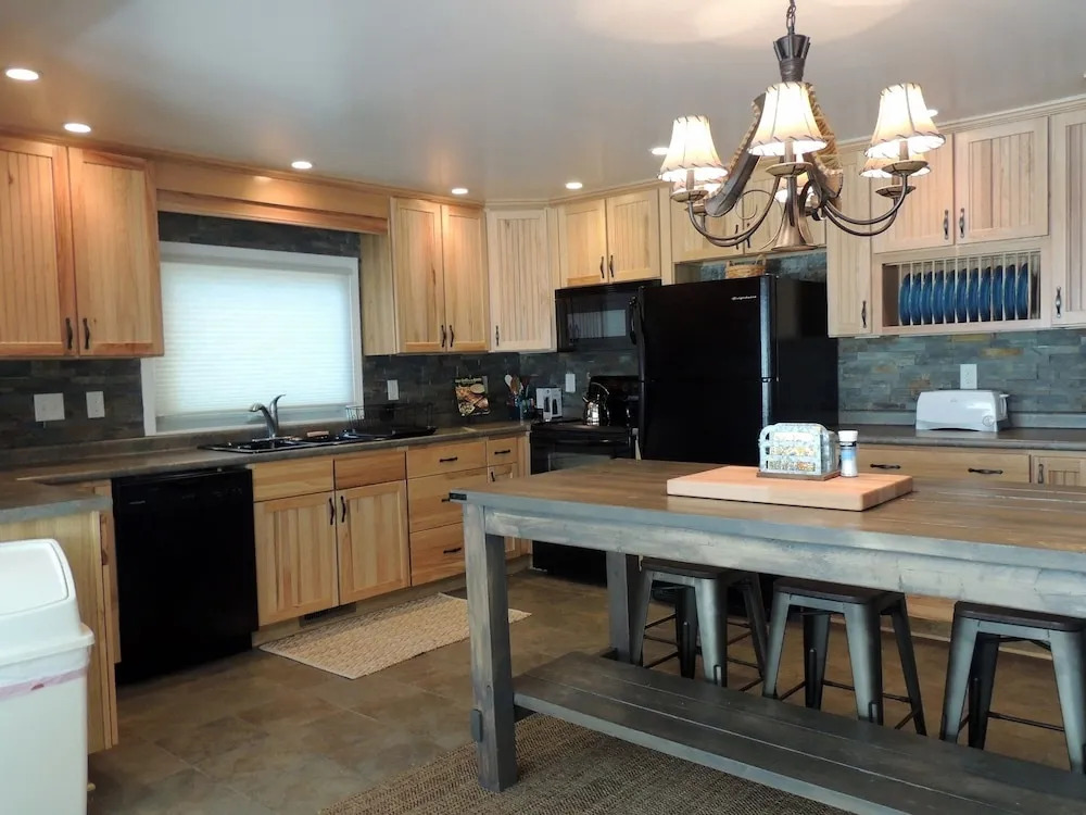 Allure Of The Lake 3 Bedrooms 2 Bathrooms Home