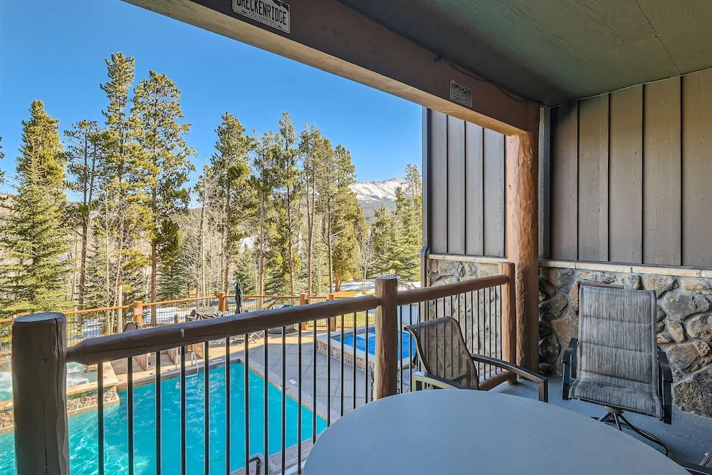 Bluesky 505 4 Bedroom Condo by RedAwning