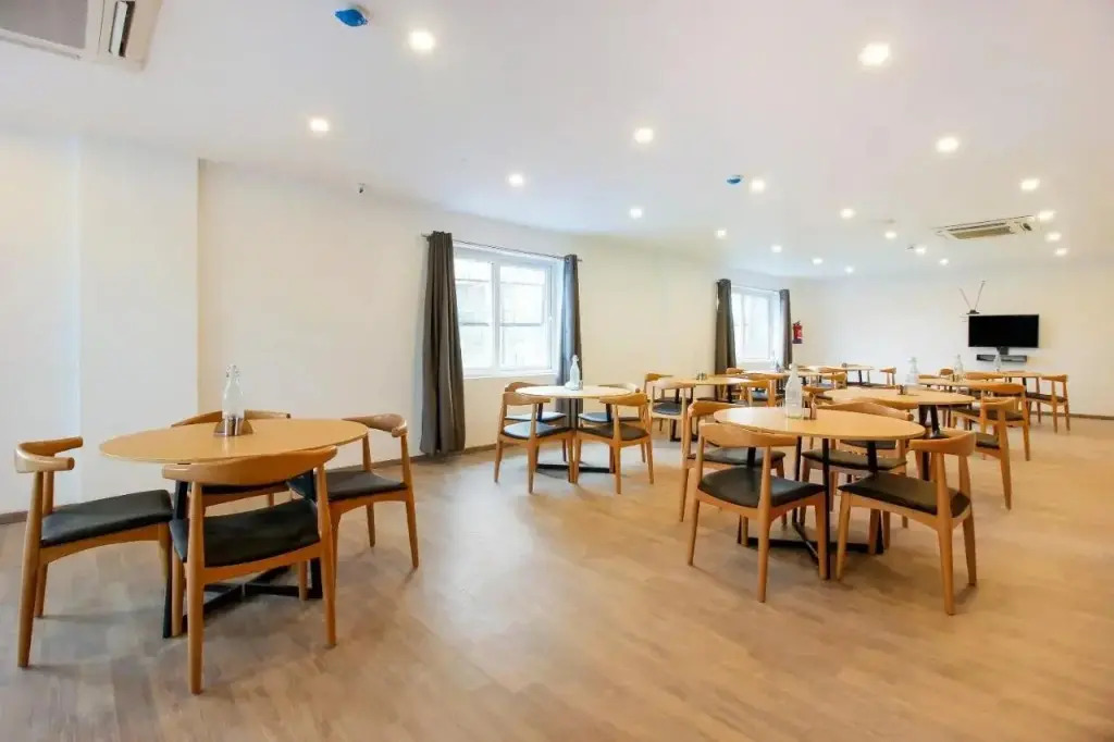 H Square by OYO Rooms