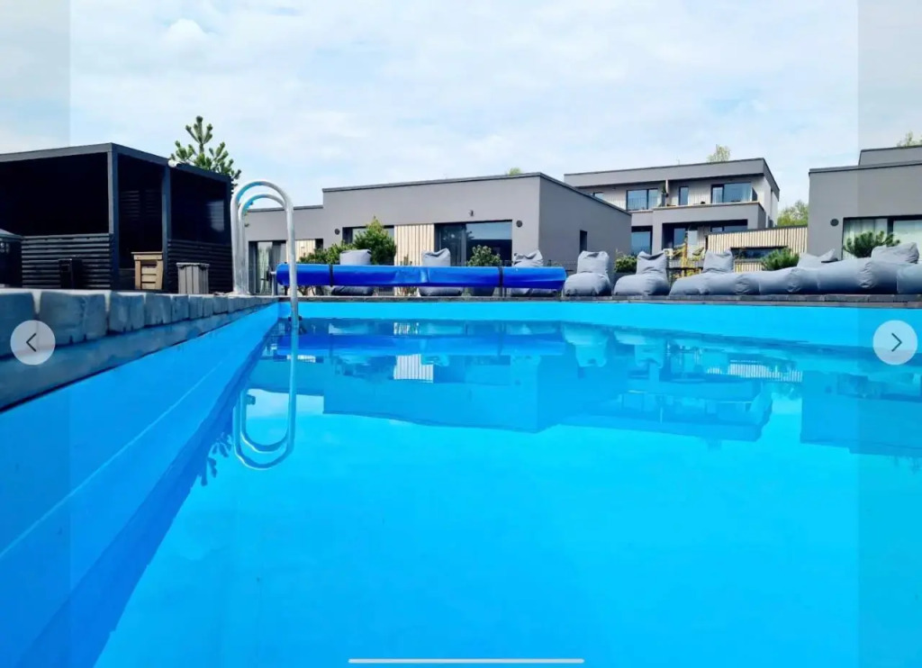 E&K apartamentai su šildomu baseinu kieme