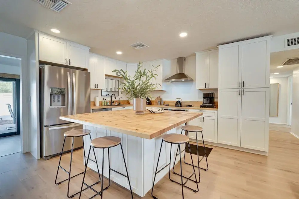 Pool, Grill & Fire Pit: Pet-friendly Arizona Home