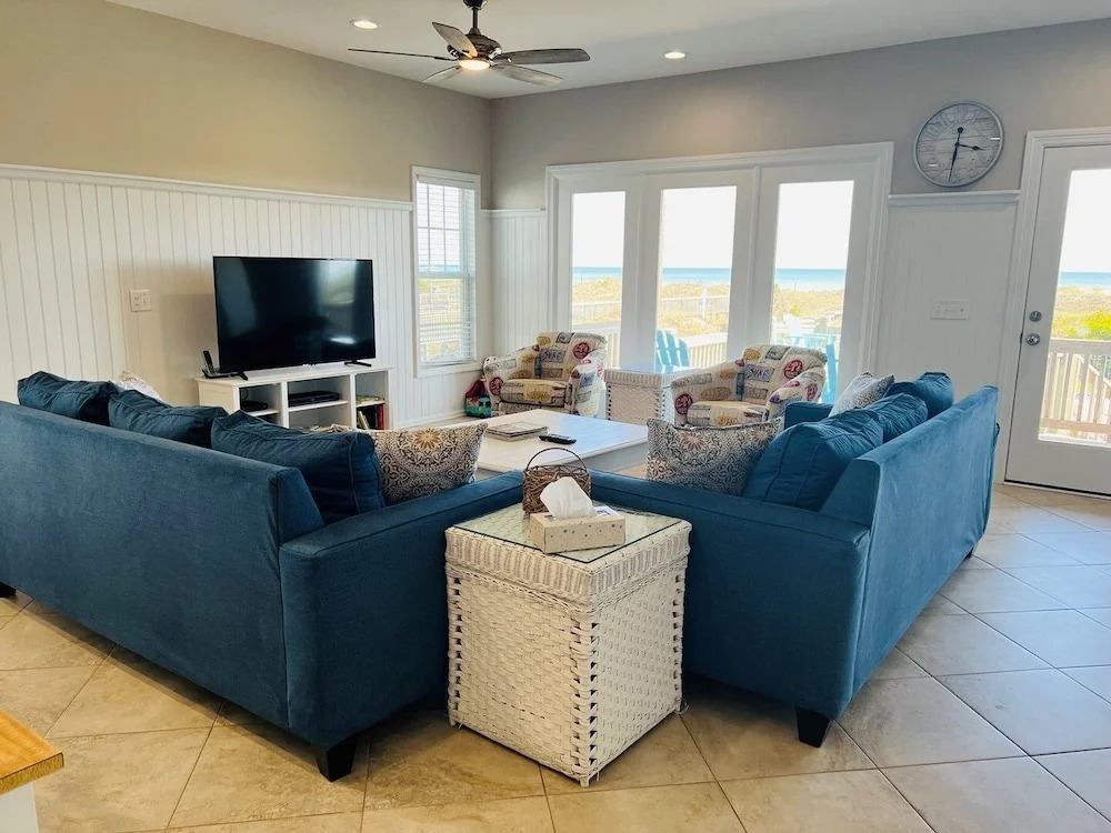 Avalon East- 5 Bedroom Home by RedAwning