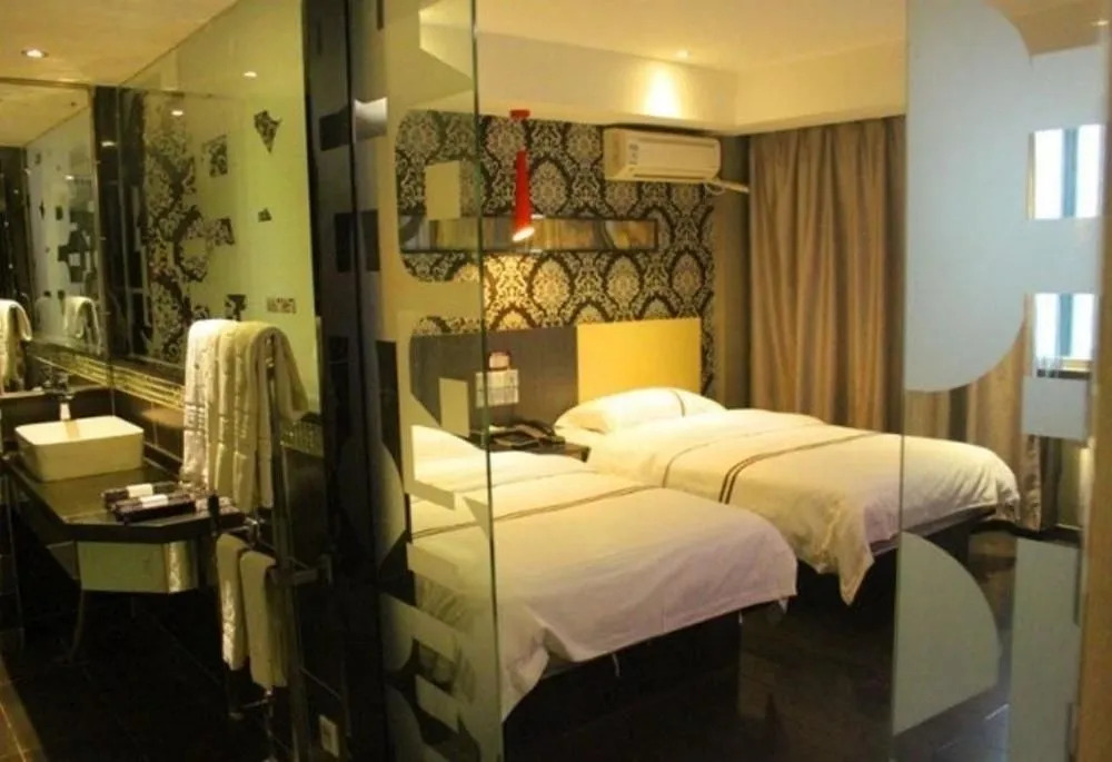 Jixiang Holiday Hotel (Nanning No. 33 Middle School Metro Station)(锦文大酒店(三十三中地铁站店))