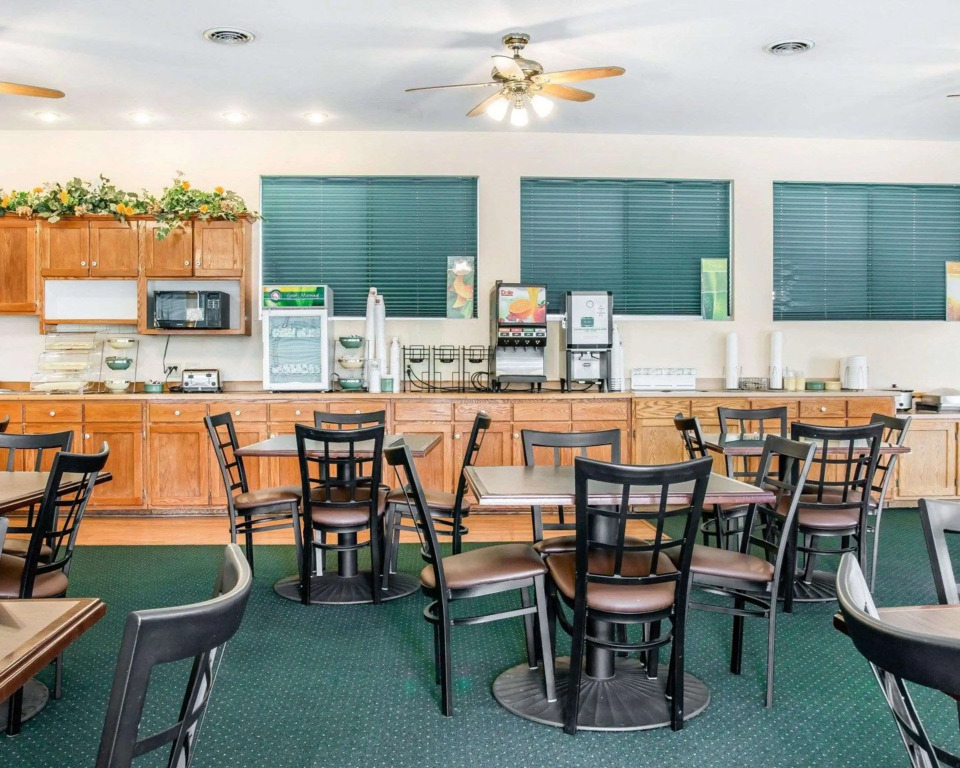 Quality Inn & Suites Mackinaw City Beachfront