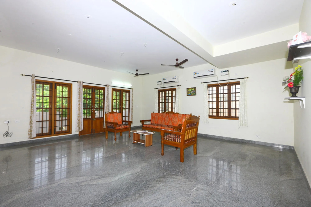 Froniter Pondy Railway Station by OYO Rooms